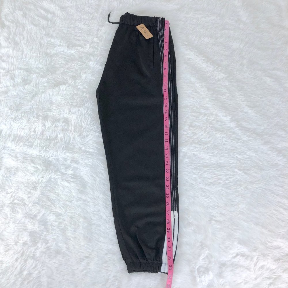 Black & White Sporty Mid-Rise Joggers Pants L/XL - Picture 9 of 13